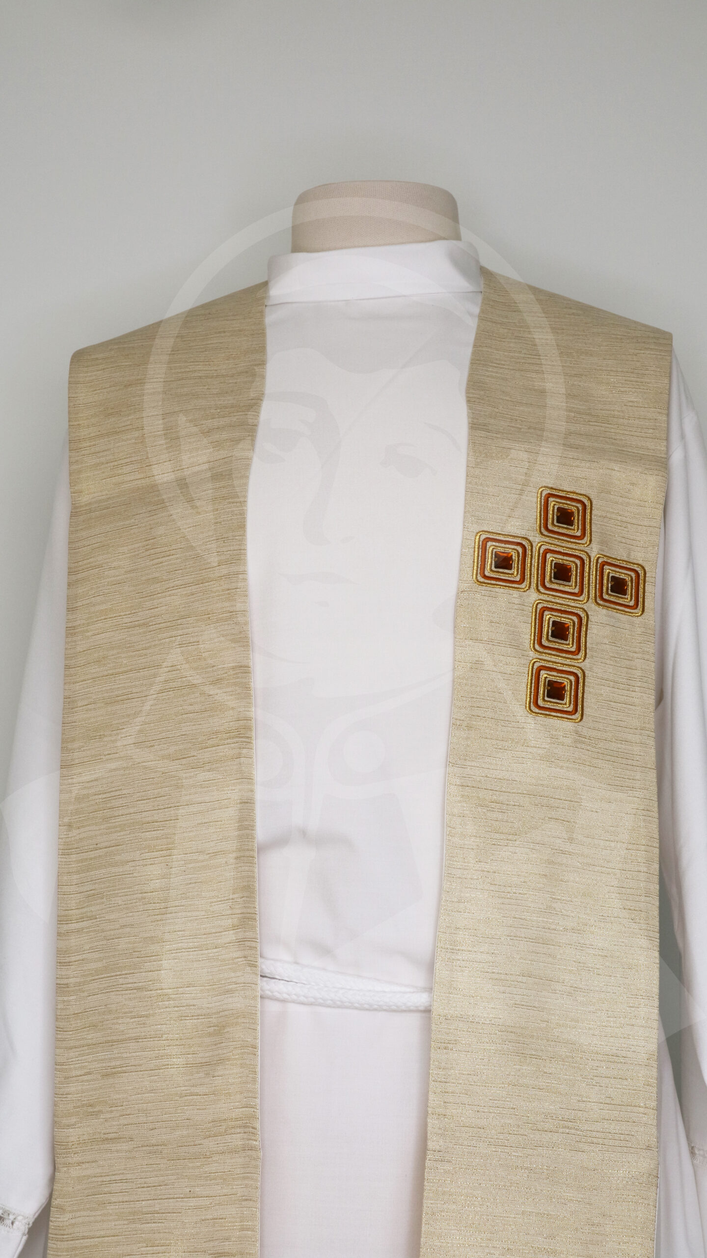 Estola Bordada Cruz c/ Pedras