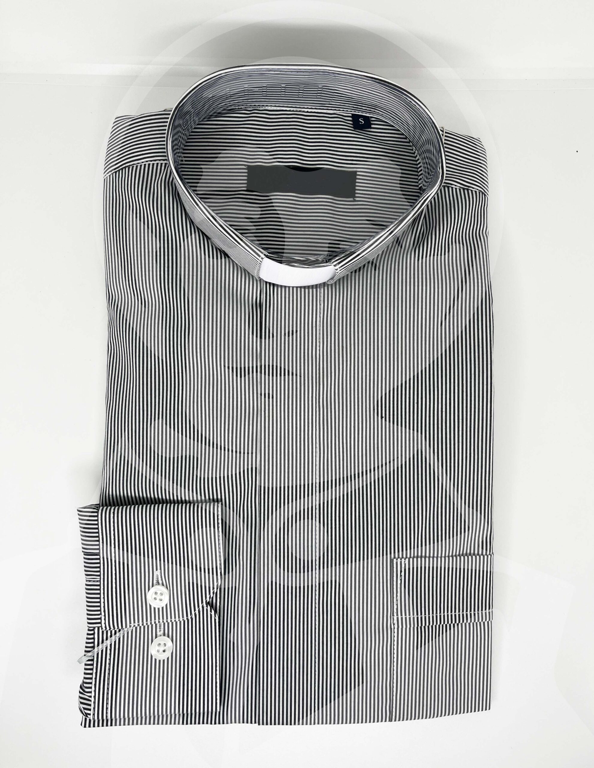 Camisa Riscada com Cabeção - Preto